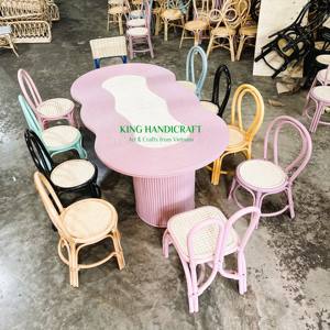 Muebles elegantes y duraderos para salas de juegos y Guarderías: juego de mesa y sillas para niños de ratán - Product Image 4