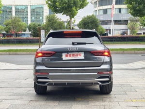 <span class=keywords><strong>SUV</strong></span> de lujo <span class=keywords><strong>Audi</strong></span> <span class=keywords><strong>Q3</strong></span> de segunda mano <span class=keywords><strong>2022</strong></span> con asientos de cuero FWD, girando a la izquierda hacia un <span class=keywords><strong>SUV</strong></span> familiar - Product Image 5