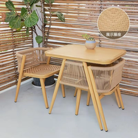 Ensemble de chaises longues en rotin, style minimaliste moderne et luxueux, idéal pour Instagram, avec structure en aluminium mobile, pour balcon et bistro