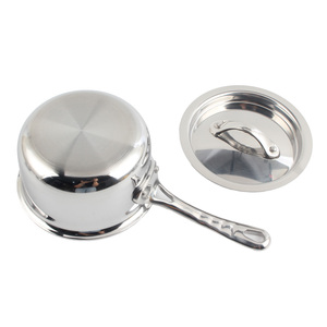 Ensemble de casseroles en acier inoxydable au design minimaliste, compatible induction et lave-vaisselle, avec couvercles en verre - Product Image 4