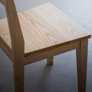 Silla de Comedor de Madera Maciza de Fresno con Respaldo de Ensamblaje Mortise & Tenon, Diseño Moderno para Uso en el Hogar y Restaurantes - Product Image 4