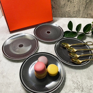Assiette à Dim Sum en Porcelaine Fine pour Hôtel et Restaurant, Ensemble de 4 Pièces avec Cuillère Dorée - Product Image 5
