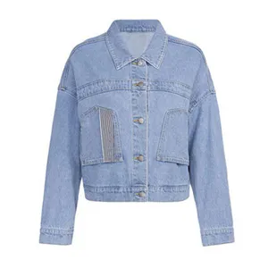 OEM kustom Multi saku jaket Denim wanita cuci katun dipasang kancing atas jaket jeans