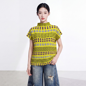 T-shirt plissé en mousseline de soie à pois jaunes pour femme, style vintage décontracté d'été, à manches courtes, fin, très élastique, respirant et infroissable - Product Image 3