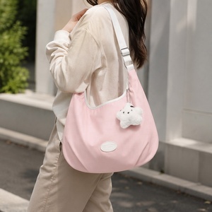 Borsa a <span class=keywords><strong>Tracolla</strong></span> Rosa a Mezzaluna in Morbido Nylon, Stile Slouchy con <span class=keywords><strong>Tracolla</strong></span> Bianca Regolabile per Uso Quotidiano Casual - Product Image 2
