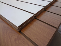 Panneau MDF rainuré 4x8 pieds 18mm à prix avantageux, personnalisable, pour décoration en bois