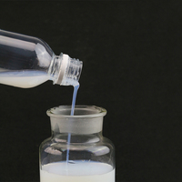 Émulsion de polyuréthane aliphatique moussante à base d'eau de résines PU utilisée pour les matériaux moussants en cuir de vêtement souple