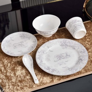 Elegante Juego de Vajilla de Porcelana con Diseño Geométrico Dorado Vintage y Estampado de Animales de la Selva en Gris - Product Image 5