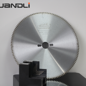 Hoja de sierra circular con punta de carburo de tungsteno de grado industrial para trabajar la madera, cortar madera maciza y MDF, con revestimiento de titanio, tamaños personalizados - Product Image 1