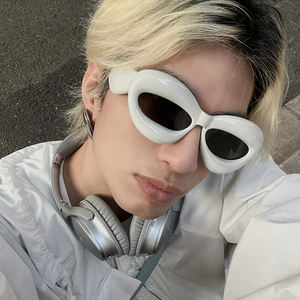 Gafas De <span class=keywords><strong>Sol</strong></span> futuristas De Color caramelo 2025 para mujer, gafas De <span class=keywords><strong>Sol</strong></span> infladas De Cateye, gafas divertidas De Navidad para hombre, gafas De <span class=keywords><strong>Sol</strong></span> gratis con logotipo de lujo - Product Image 3