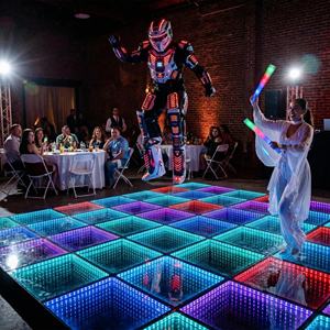 Le sol interactif de projection pour divertissement active une grille avec des lumières LED créant un effet de sol laser dansant ressemblant à de la lave - Product Image 5