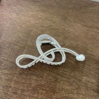 Pince à cheveux élégante au design original, pince requin avec perles, accessoire de coiffure pour filles, décoration capillaire tendance