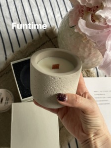 Candela Profumata con Stoppino in Legno, Vaso in Ceramica Effetto Cemento, Cera di Soia, Candela Aromaterapica, Decorazione Minimalista per Casa, Tavolo e Matrimonio - Product Image 1