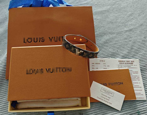 Hot Sale Geometric <strong>Bracelet</strong> Unique <strong>Bracelet</strong> for Trendy Anniversaries <strong>Bangle</strong> with Packing and Box V Leather <strong>Bracelet</strong> - Product Image 2