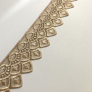 Venta al por mayor barato Rendas flor dorada bordado tela <span class=keywords><strong>guipur</strong></span> Soluble en agua poliéster <span class=keywords><strong>encaje</strong></span> tela ajuste para vestido <span class=keywords><strong>encaje</strong></span> - Product Image 3