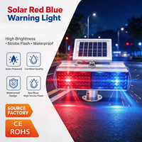 Feux de signalisation routière solaires à quatre côtés rouge et bleu OEM, lumière clignotante d'avertissement IP65, lumière d'avertissement solaire à LED