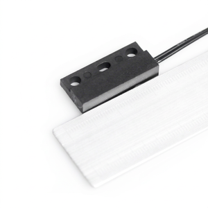 Sensor de proximidad magnético Reed Switch con salida de cable derecha, carcasa de ABS, cable UL1007 24AWG, 100VAC 0.5A para acceso a puertas de armarios y roperos - Product Image 1