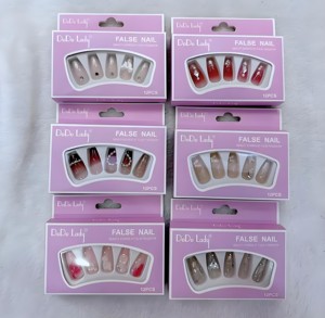 Boîte à ongles en papier personnalisable avec divers ongles au choix, colle sécurisée pour enfants, toutes tailles disponibles - Product Image 1