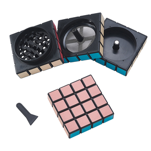 HoneyPuff 4x4 Rubik Cube Grinder, broyeur à tabac portable en plastique avec couvercle et engrenages - Product Image 2