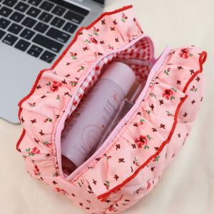 Bolsa de Maquillaje Acolchada de Algodón, Linda Bolsa de Cosméticos con Diseño Floral y Encaje, Bolsa de Aseo de Viaje para Mujeres y Niñas - Product Image 2