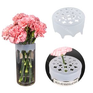 Offre Spéciale Tik Tok : Grille Florale Élastique en Silicone pour Décoration de Vases et Plantation de Jardins avec Outils Essentiels - Product Image 1