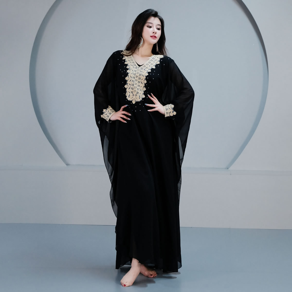 Phantom black robe [separate robe] does not include a petticoat