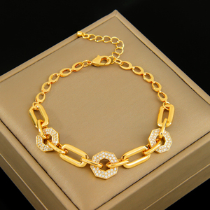 Ensemble de bijoux de mode en gros de Dubaï, plaqué or 21 carats, avec zircon italien, collier, bracelet et boucles d'oreilles pour femme, pour usage quotidien et soirées - Product Image 3
