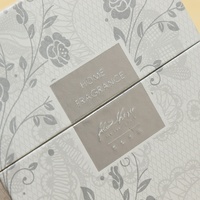Boîte cadeau de luxe en carton rigide, conception personnalisée par fabricant OEM, gaufrage, matériaux recyclés, doublure en éponge, fermeture magnétique pour