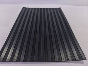 사용자 정의 3-6mm 지방 와이드 미세 골지 미끄럼 방지 안전 골판지 고무 매트 - Product Image 3