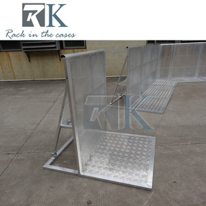 Barrière de foule pliable en aluminium avec rampes de câbles emboîtables, clôture d'événement pour le contrôle des foules lors de concerts - Product Image 4