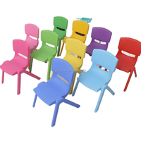 Chaises empilables peu encombrantes pour enfants, design emboîtable en plastique moulé avec siège en forme de seau pour rangement en classe et en garderie