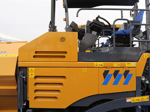 Distributeur de machines de construction routière, finisseur à asphalte à roues de 4,5 m RP452L avec capteur de nivellement, haute efficacité, moteur et pompe de 13 CV à vendre - Product Image 6