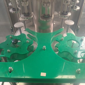 Máquina Llenadora y Embotelladora de Botellas de Vidrio/PET para Bebidas como Vodka/Whisky, de 12 Cabezales, Totalmente Automática, Tipo Rotatorio, con Presión Negativa - Product Image 4
