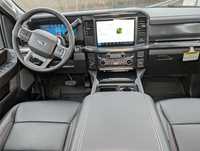 Ford Super Duty F-350 SRW LA-RIAT 4WD Crew Cab Pickup 2026, roues de 18 pouces, intérieur en cuir, et toit ouvrant panoramique disponible