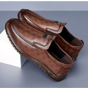 Mocassins décontractés pour hommes en cuir de vachette, semelle extérieure en TPR, doublure en maille, lumineux, absorbant la transpiration, antidérapants, respirants et légers, à enfiler - Product Image 1