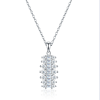 Collana da Donna in Argento Sterling 925 con Pendente a Barra Pavé di Moissanite Taglio Baguette Rotondo, Colore D VVS1 Certificato GRA, Supera il Test del Diamante