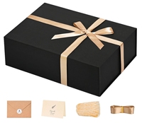 La grande boîte-cadeau noire et la boîte-cadeau de luxe à couvercle magnétique sont recommandées pour inclure un emballage-cadeau d'anniversaire rempli de cartes