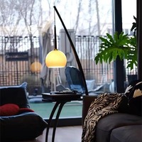 Lampe de sol d'angle à commande tactile LED au design minimaliste nordique contemporain, lumière blanche chaude 3500K, abat-jour cylindrique en bois de noyer