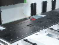 Scie à panneaux CNC industrielle robuste MINGAN MA-KS829-T avec système d'alimentation latérale stable et scie à poutre informatisée