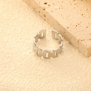 Bague ajustable en acier inoxydable pour femme, style classique, géométrique, ajourée, étanche - Product Image 5