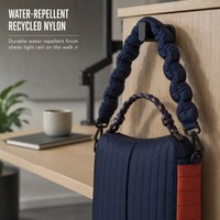 Sac bandoulière matelassé en nylon recyclé avec logo personnalisé, imperméable, avec cadre en EVA, pour trajets urbains, OEM ODM