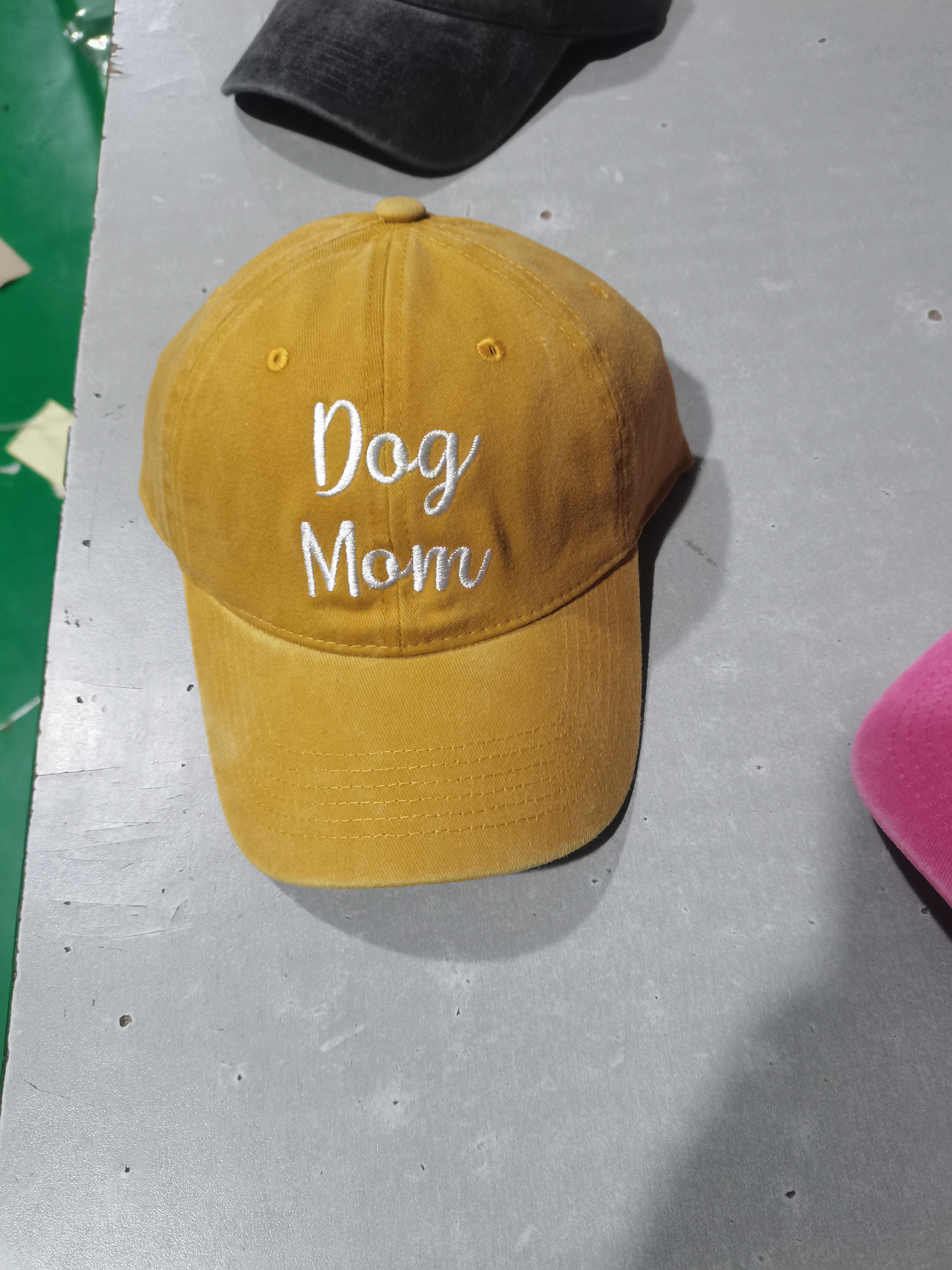 Brun jaunâtre-maman chien