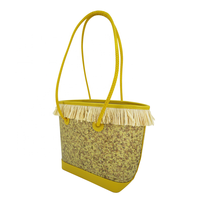 Sac fourre-tout personnalisable OUVERIE en cuir PU et cuir végétal avec pochette intérieure amovible à franges en raphia et fleurs ouvertes, avec fonction de positionnement GPS
