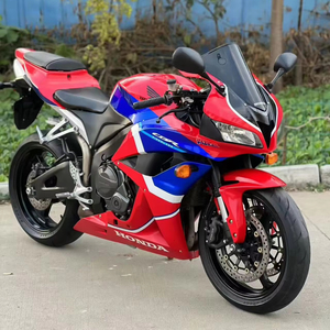 Honda CBR600 600cc, moteur quatre cylindres en ligne, supermotard et patrimoine racing axé sur la piste - Product Image 1
