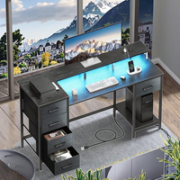 Bureau à domicile moderne avec 5 tiroirs de rangement en tissu Lumières LED Prises de courant Support de moniteur Table d'ordinateur Étagère réversible