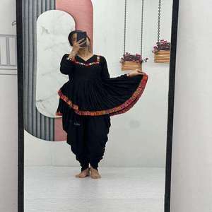 Vestido Dhoti Kediyu para Mujer con Detalles de Bordes Coloridos, Ropa Tradicional Gujarati Clásica para Navratri y Eventos Culturales - Product Image 5