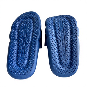 Pantoufles à bout fermé, motif dessin animé, bleues, semelle de 15 mm, amorties, toutes saisons, pour la maison, dessus en PVC, logo imprimé en 3D - Product Image 4