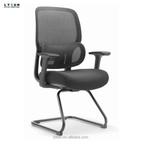 Chaise de bureau ergonomique exécutive confortable et contemporaine, avec dossier haut, support lombaire réglable et extensible, en tissu mesh noir, idéale pour le gaming.