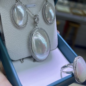 Conjunto de Joyería de Perlas de Concha Marina Elípticas con Detalles de Diamantes para Mujer, Estilo Cuento de Hadas Otoñal - Product Image 4
