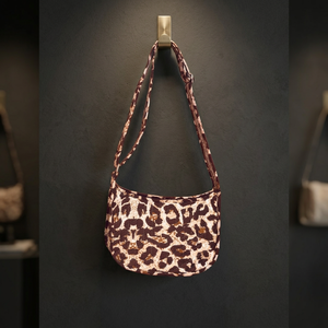 Bolso de Hombro Tipo Media Luna con Estampado de Leopardo Acolchado para Mujer, Bolso Cruzado Informal para Uso Diario, Tela de Algodón, Forro de Algodón Orgánico, Correa Única - Product Image 4